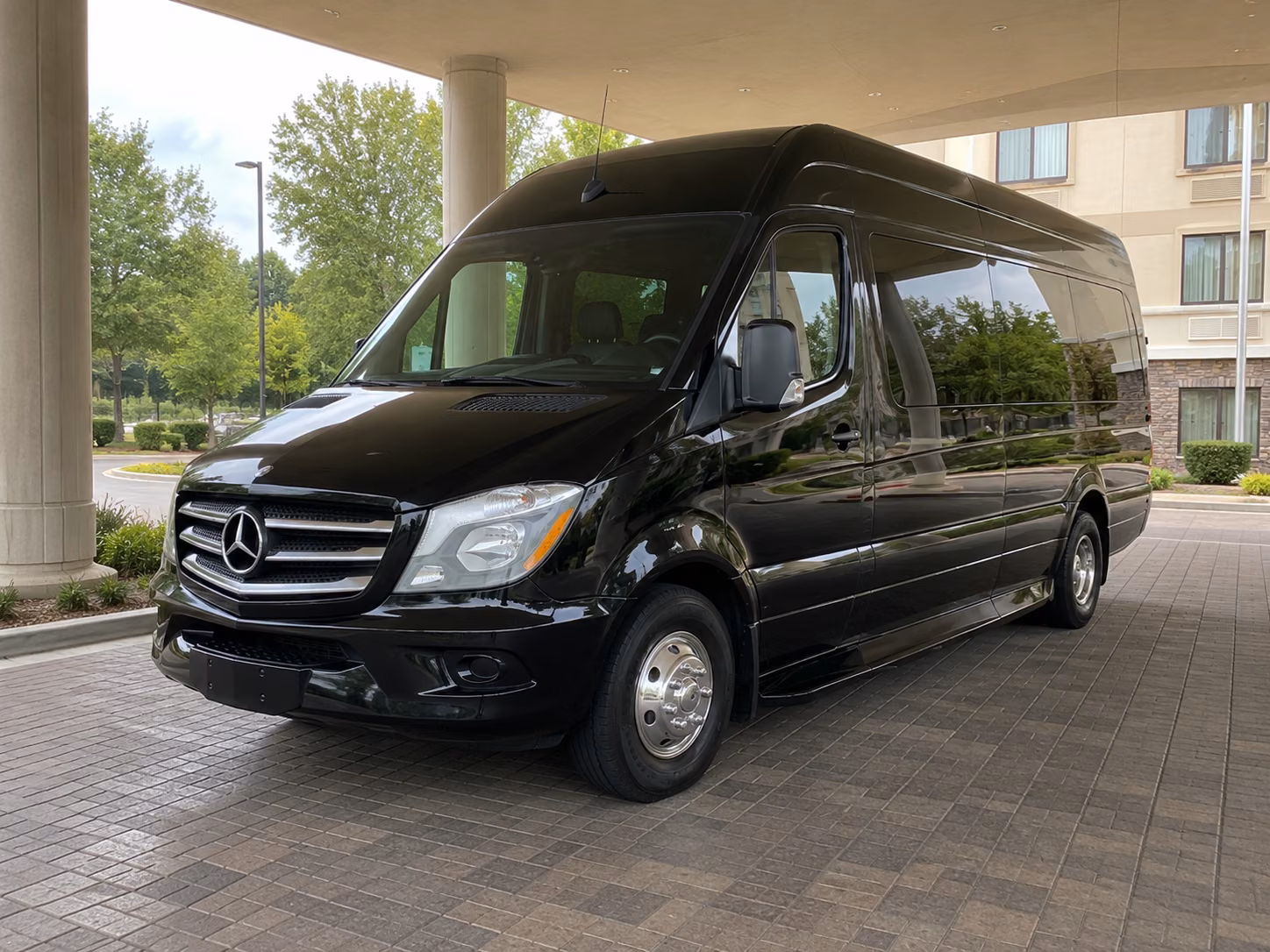 find the perfect transportation for your next airport transfer 4