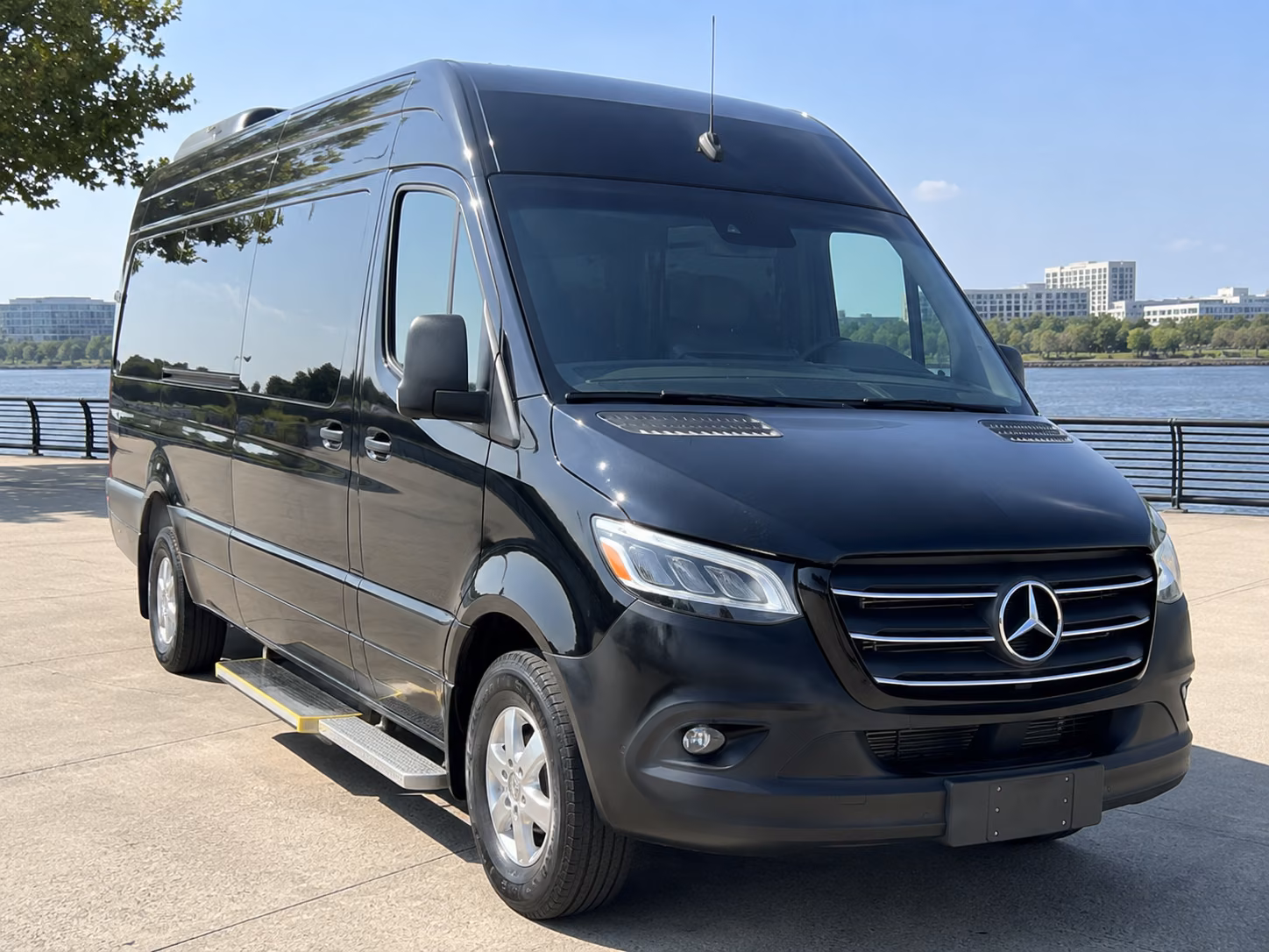find the perfect transportation for your next airport transfer 5